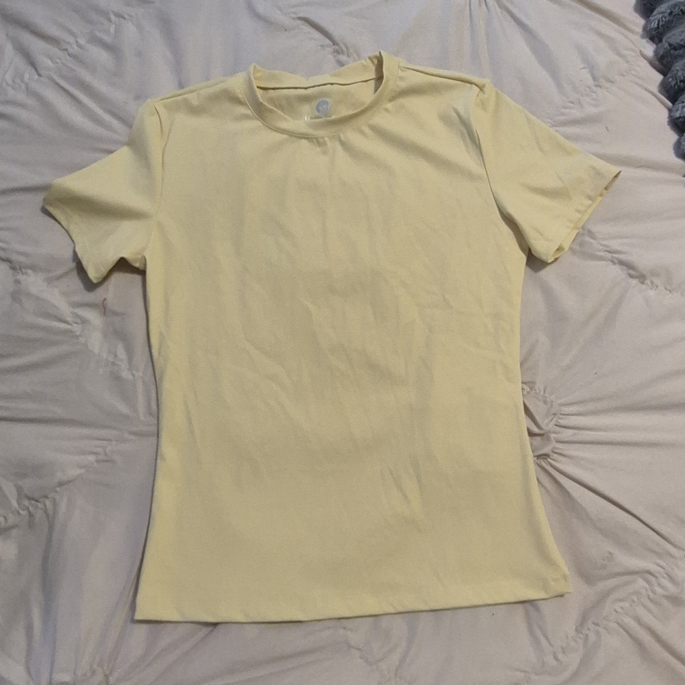 NWOT Yellow Uncia Active T-Shirt